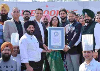 Deputy Commissioner Ghansham Thori, Director Tourism Department MS. Neeru Katyal Gupta & Superintending Engineer  Bhupinder Singh Chana, while Receiving Certificate of Guinness Book of World Records.