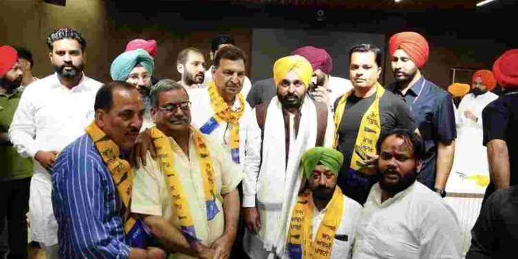 Chief Minister Bhagwant Mann got all the leaders inducted into the party, welcomed them