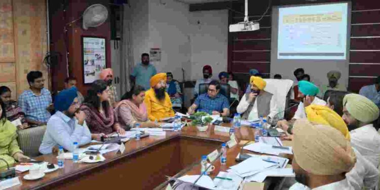 Cabinet Minister Harbhajan Singh suspends Junior Engineer PSPCL during the meeting