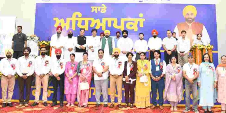 CM ANNOUNCES TO FILL ALL THE VACANT POSTS OF PUNJABI TEACHERS IN GOVERNMENT SCHOOLS