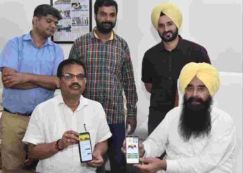 AGRICULTRE MINISTER LAUNCHES UNNAT KISAN MOBILE APP AS ONE-STOP SOLUTION FOR FARMERS TO AVAIL CRM MACHINES