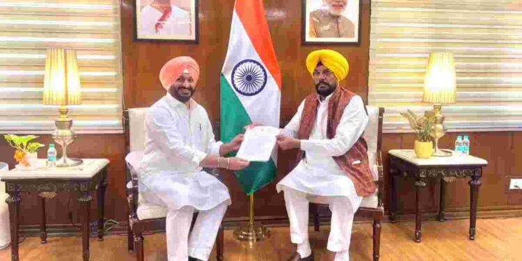 KULDEEP SINGH DHALIWAL MEETS UNION MINISTER OF STATE FOR RAILWAYS RAVNEET SINGH BITTU, REQUESTING PERSONAL INTERVENTION TO LINK AJNALA-BALLAHARWAL BORDER REGION TO RAIL NETWORK