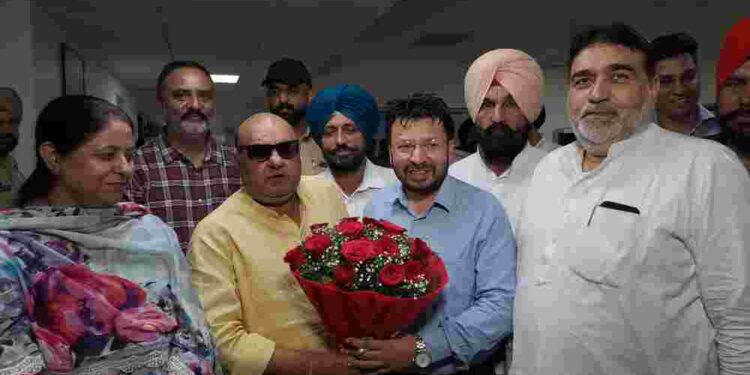 Administration accords Guard of Honour to Local bodies minister Dr Ravjot Singh