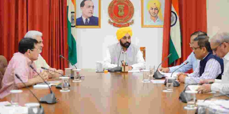 CM orders lifting of grains from Mandis on war footing