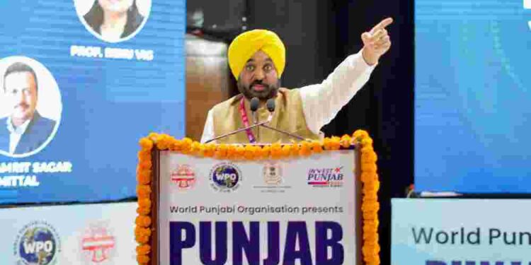 CM EXHORTS INTELLECTUALS, ACADEMICIANS, INDUSTRIALISTS, BUREAUCRATS AND OTHER STAKEHOLDERS TO JOIN HANDS FOR EMERGING PUNJAB AS THE FRONTRUNNER STATE IN THE COUNTRY