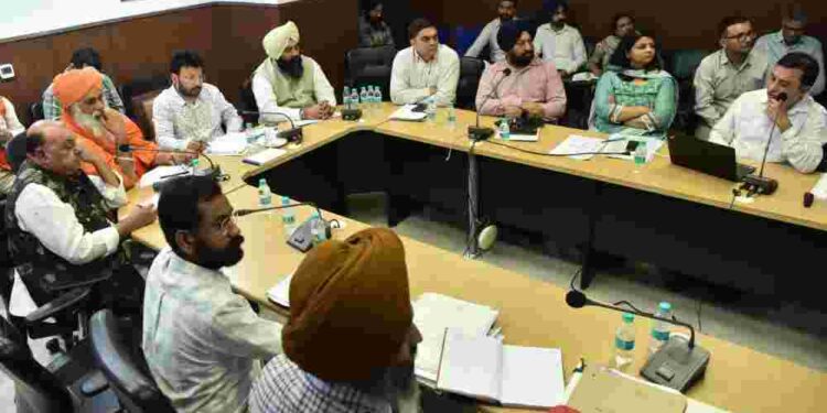 Dr. Ravjot Singh Chairs High-Level Meeting for the Cleaning of Buddha Dariya