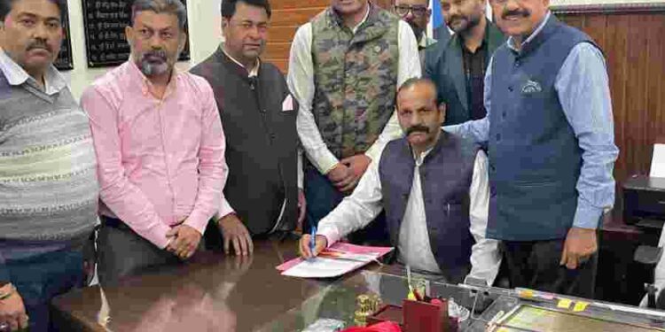 Punjab Khadi and Village Industries Board Vice Chairman Pawan Kumar Hans assumes office in presence of Cabinet Minister Mohinder Bhagat