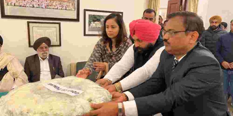 Harjot Singh Bains and KAP Sinha pays homage on behalf of Punjab Government to Doctor Manmohan Singh