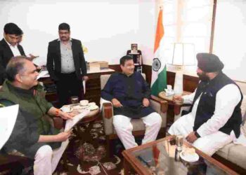 Harjot Singh Bains meets Nitin Gadkari