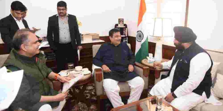 Harjot Singh Bains meets Nitin Gadkari