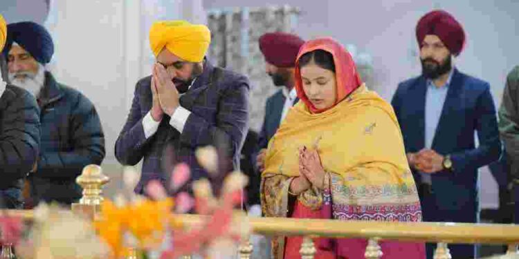 CM PAYS OBEISANCE AT GURDWARA SRI BHABHOR SAHIB