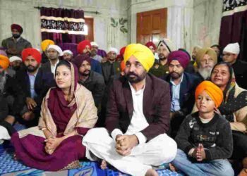 CM PAYS OBEISANCE AT GURUDWARA BHATHA SAHIB, GREETS PEOPLE ON PARKASH PURAB OF SRI GURU GOBIND SINGH