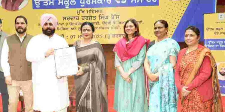 HARJOT BAINS HONORS 161 GOVT SCHOOLS WITH “BEST SCHOOL AWARD”