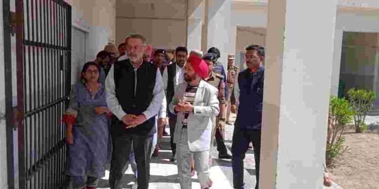 Yudh Nashian Virudh: Health Minister Dr Balbir Singh reviews performance of Drug De-addiction Centres of Sangrur and Barnala Districts