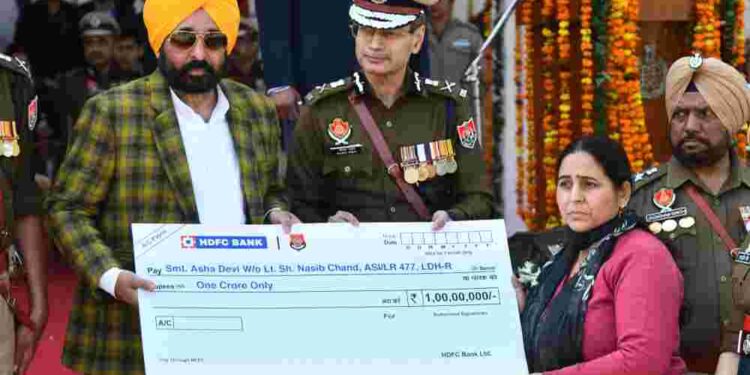 CM HANDS OVER CHEQUES OF FINANCIAL ASSISTANCE WORTH RS 1 CRORE (EACH) TO FAMILY OF FIVE COPS