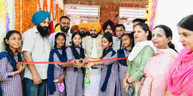 Punjab Sikhya Kranti- Cabinet Minister Tarunpreet Singh Sond inaugurates shooting range in government school