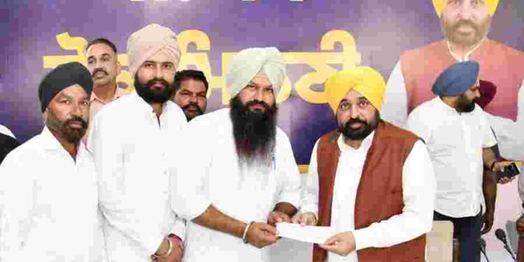 LOK MILNIS AIMED AT GIVING FILLIP TO DEVELOPMENT OF VILLAGES AND REDRESSING GRIEVANCES OF PEOPLE: CM