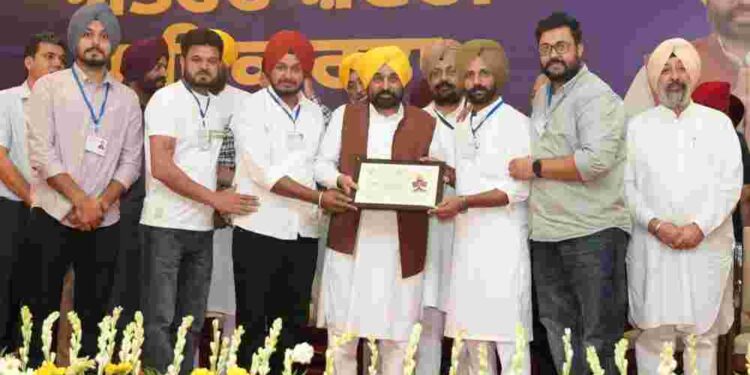 CM FELICITATES COOPERATIVE SOCIETIES OF DHURI CIRCLE FOR SETTING NEW BENCHMARK BY RECOVERING MORE THAN 99% OF LOANS