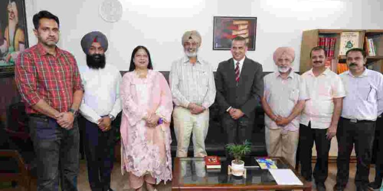 INDERPAL SINGH DHANNA INAUGURATES NEW LIBRARY AT PUNJAB INFORMATION COMMISSION