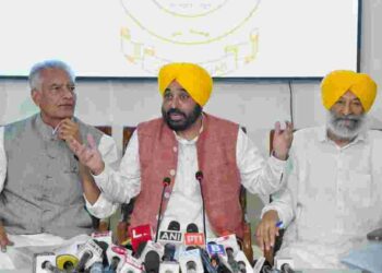 LED BY CM ALL POLITICAL PARTIES OF STATE DISPLAY RARE SHOW OF UNITY TO SAVE WATERS OF STATE