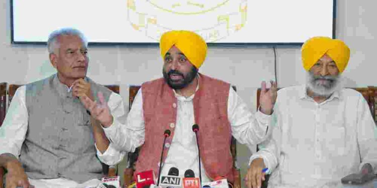 LED BY CM ALL POLITICAL PARTIES OF STATE DISPLAY RARE SHOW OF UNITY TO SAVE WATERS OF STATE