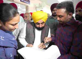 CM Conducts Surprise Check at Sub Registrar Office in Mohali