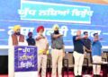 KEJRIWAL AND BHAGWANT MANN ADMINISTER OATH TO PEOPLE FOR BEING WARRIORS AGAINST DRUGS