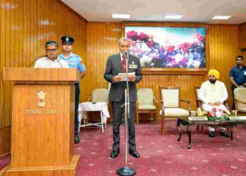 PUNJAB GOVERNOR ADMINISTERS OATH TO PPSC CHAIRMAN IN PRESENCE OF CM BHAGWANT SINGH MANN