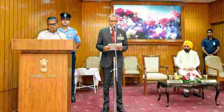 PUNJAB GOVERNOR ADMINISTERS OATH TO PPSC CHAIRMAN IN PRESENCE OF CM BHAGWANT SINGH MANN