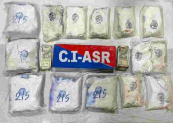 TWO OPERATIVES OF FOREIGN-BASED SMUGGLER HELD WITH 10KG HEROIN, ₹1L DRUG MONEY