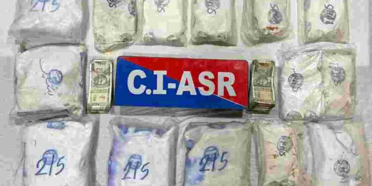 TWO OPERATIVES OF FOREIGN-BASED SMUGGLER HELD WITH 10KG HEROIN, ₹1L DRUG MONEY