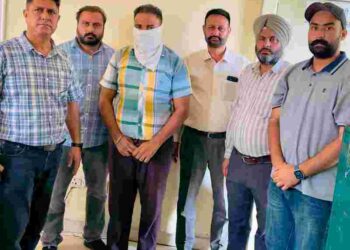 Vigilance Bureau arrests block samiti Patwari taking Rs. 20,000 bribe