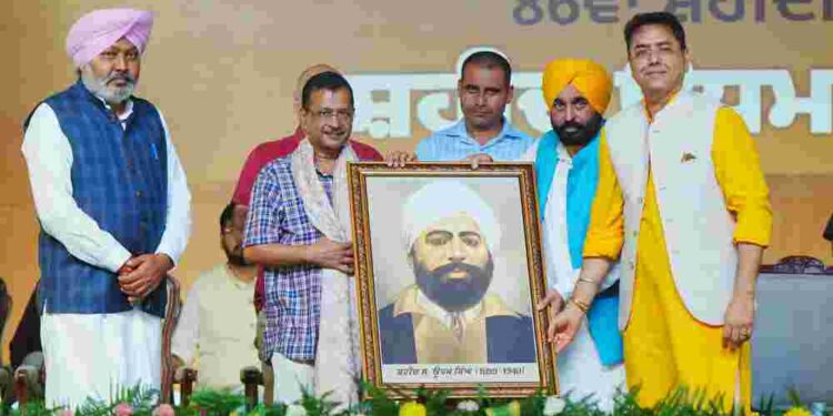 BHAGWANT MANN AND ARVIND KEJRIWAL VOW TO FURTHER REALIZE DREAMS OF MARTYRS