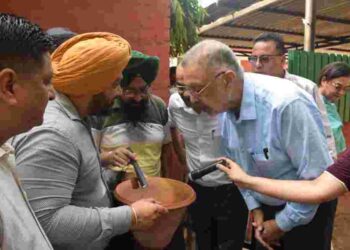 HAR SHUKARVAR DENGUE TE VAR: HM DR BALBIR INSPECTS COLLEAGUES’ RESIDENCES, CALLS COLLECTIVE EFFORTS TO COMBAT DENGUE