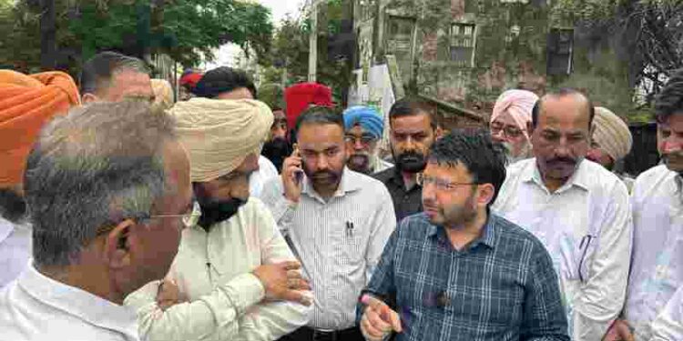 Dr. Ravjot orders to suspend JE & Sanitary Inspector for negligence in duty