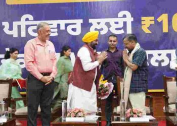 PUNJAB BECOMES FIRST STATE IN THE COUNTRY TO PROVIDE CASHLESS TREATMENT OF UP TO ₹10 LAKH TO ALL ITS RESIDENTS AS CM AND KEJRIWAL LAUNCH MUKH MANTRI SEHAT BEEMA YOJNA