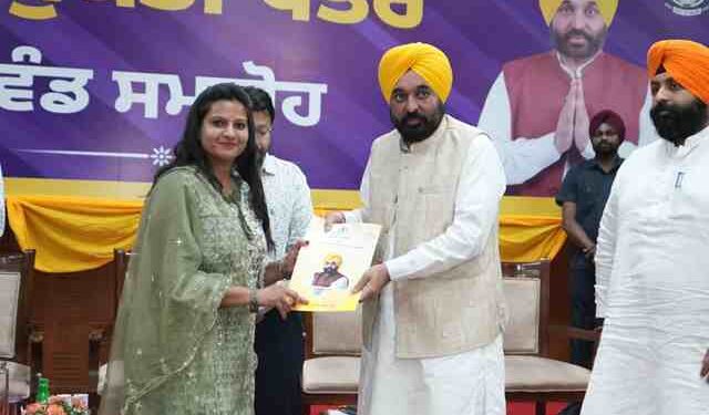 PUNJAB BECOMES FIRST STATE IN COUNTRY TO GIVE MORE THAN 55,000 JOBS TO YOUTH IN FIRST THREE YEARS: CM