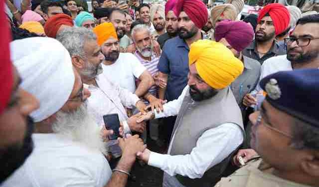 CM Deploys State Government Helicopter for Flood Relief; undertake field visits of affected areas with Cabinet Colleagues