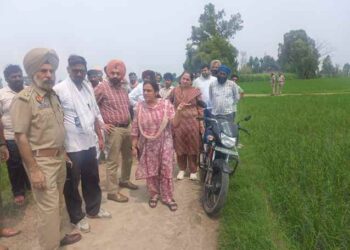 Water Level in Sutlej Recedes, Administration on High Alert – Deputy Commissioner visits Border Villages