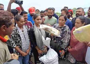 Cabinet Minister Dr. Baljit Kaur personally distributed relief material in Fazilka