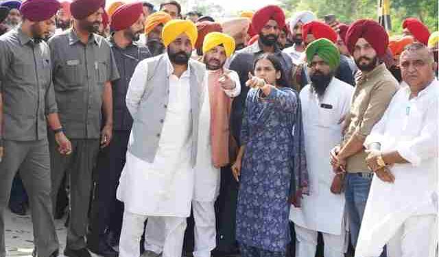 FURTHER INTENSIFY THE PACE OF RELIEF AND RESCUE MEASURES IN FLOOD AFFECTED AREAS : CM TO OFFICERS