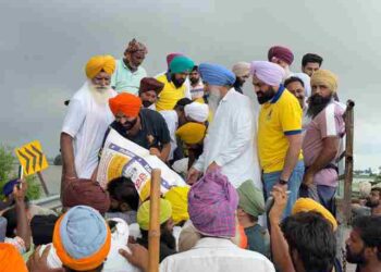 Laljit Bhullar distributes relief materials to flood-affected families of Harike Pattan and Jalloke