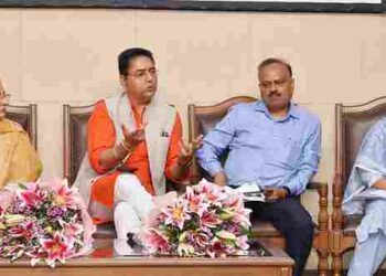 AMAN ARORA BRINGS EASE TO RENEWABLE ENERGY SECTOR WITH SINGLE POINT OF CONTACT SOLUTION & WHATSAPP HELPLINE