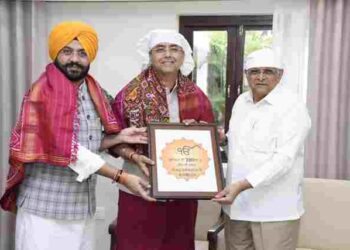 AMAN ARORA & SOND EXTEND INVITATION TO GUJARAT CM FOR 350TH MARTYRDOM ANNIVERSARY OF SRI GURU TEGH BAHADUR JI