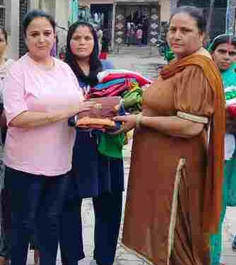 Anmol Muskan Kanti W/o Deep Singh Charitable Trust distributes clothes to needy families in Village Gharuan