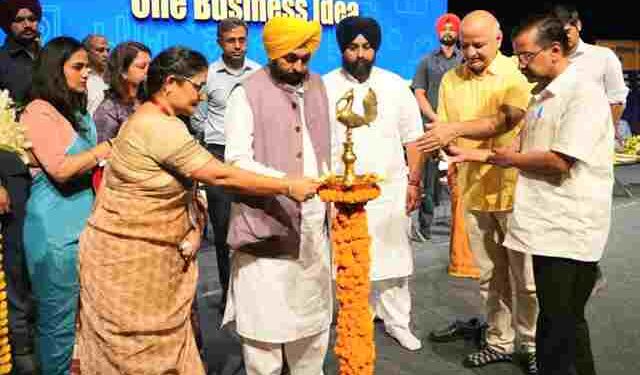 ARVIND KEJRIWAL AND CM MANN INTRODUCE ENTREPRENEURSHIP MINDSET COURSE (EMC) TO MAKE STATE A LAND OF JOB GIVERS INSTEAD OF JOB SEEKERS