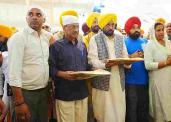 AAP CONVENER ARVIND KEJRIWAL AND CM BHAGWANT MANN PARTICIPATE INKIRTAN DARBAR TO COMMEMORATE 350TH MARTYRDOM DAY OF SRI GURU TEGH BAHADUR JI