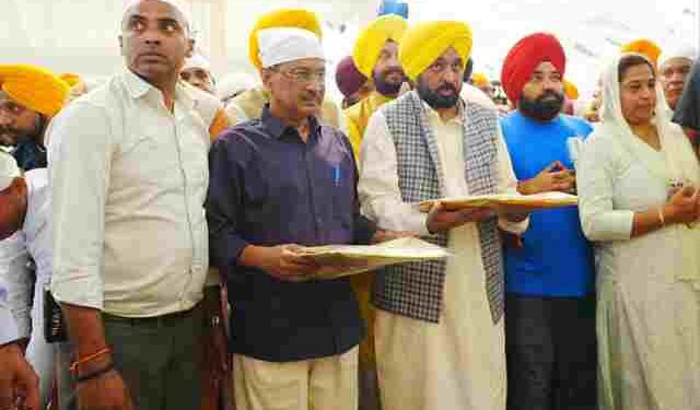 AAP CONVENER ARVIND KEJRIWAL AND CM BHAGWANT MANN PARTICIPATE INKIRTAN DARBAR TO COMMEMORATE 350TH MARTYRDOM DAY OF SRI GURU TEGH BAHADUR JI