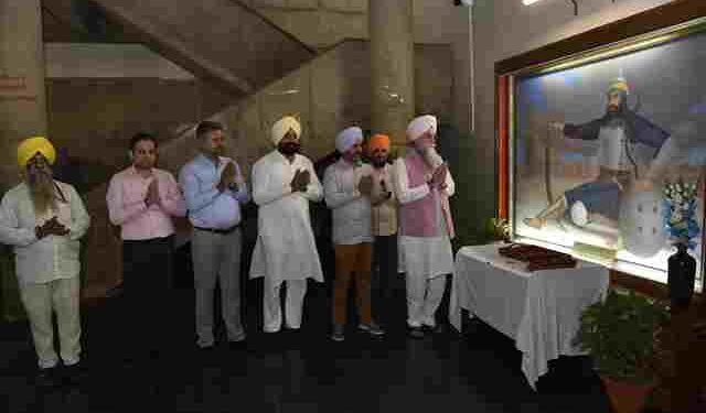 Speaker pays floral tributes to great warrior Baba Banda Singh Bahadur on the occasion of His Birth Anniversary