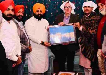 350TH MARTYRDOM DAY OF SRI GURU TEGH BAHADUR JI: HARJOT BAINS MEETS J&K CHIEF MINISTER, EXTENDS INVITATION